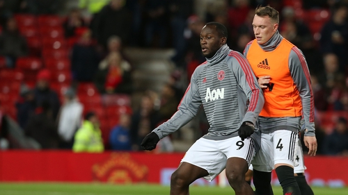 Lukaku and Jones warm up for Manchester United