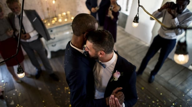 newlyweds dance