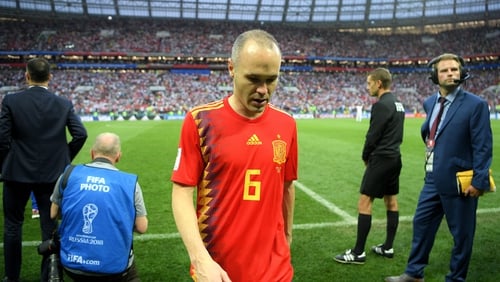 The 34-year-old confirmed his decision after La Roja's last-16 loss to Russia in Moscow.