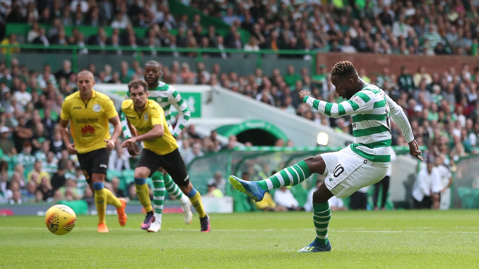 10-man Celtic make Champions League progress