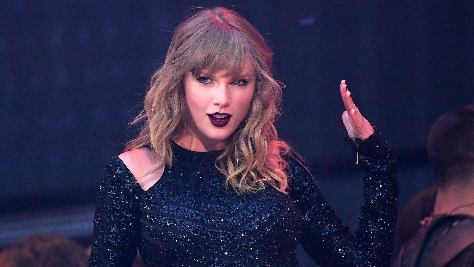 Taylor Swift casts election ballot in Tennessee