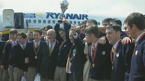 Under 16s Squad Celebrate at Dublin Airport (1998)