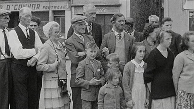 People listening to the Bunclody Céilí Band, Main Street, Bunclody (1963)