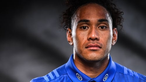 Joe Tomane lines out for Leinster