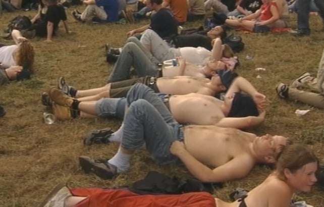 Fans Relax at Slane in 2003
