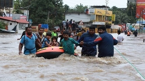 Death toll in India monsoon floods rises to 324