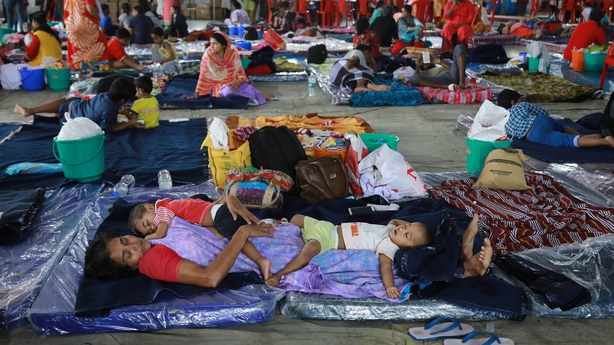 केरल शरणार्थी शिविर में रुके लोग