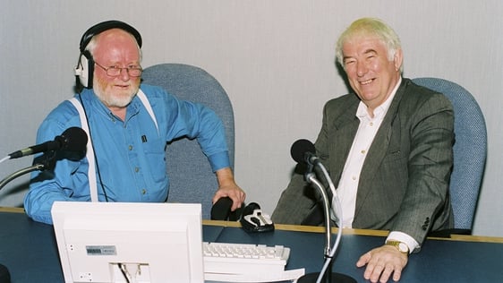 David Hanly and Seamus Heaney © RTÉ Archives 2265/048
