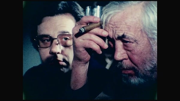 Peter Bogdanovich and John Huston in Orson Welles' The Other Side Of The Wind
