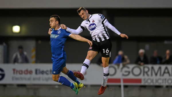 League leaders Dundalk attempt to bounce back from their home defeat to Shamrock Rovers in their visit to Limerick