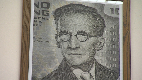 Erwin Schrödinger on the 1,000 Austrian Schilling note