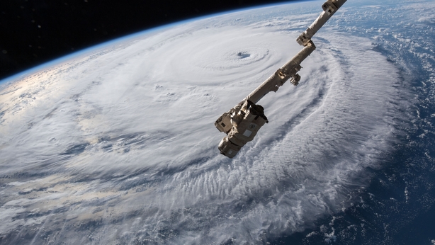 Weakening winds from Hurricane Florence approach the Carolinas