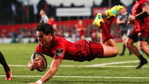 Joey Carbery played 59 minutes in his first start for Munster and scored a try
