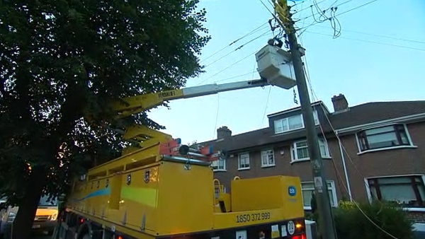 Crews from ESB Networks working to restore power to those affected