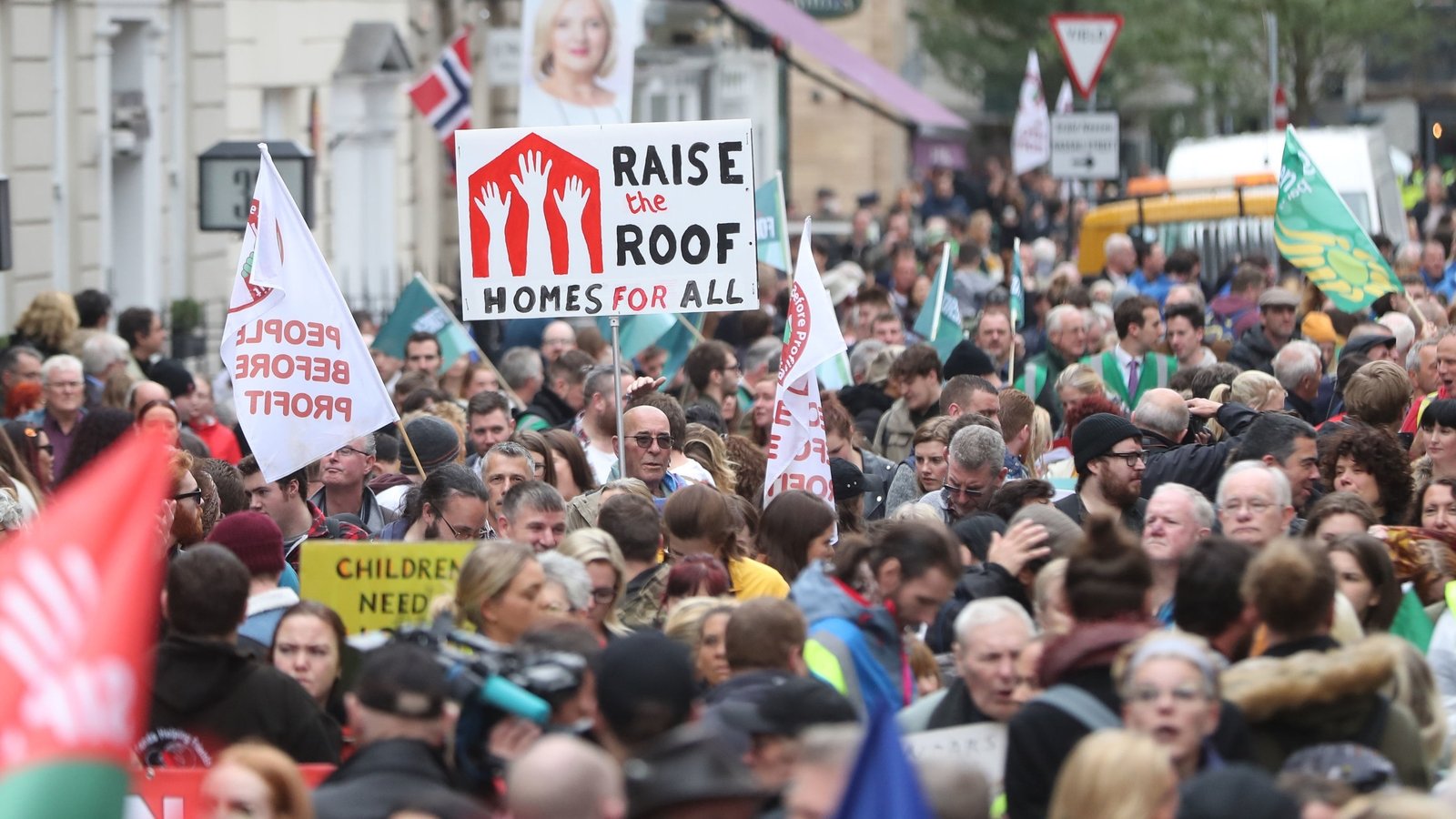 Thousands take part in Raise the Roof housing protest