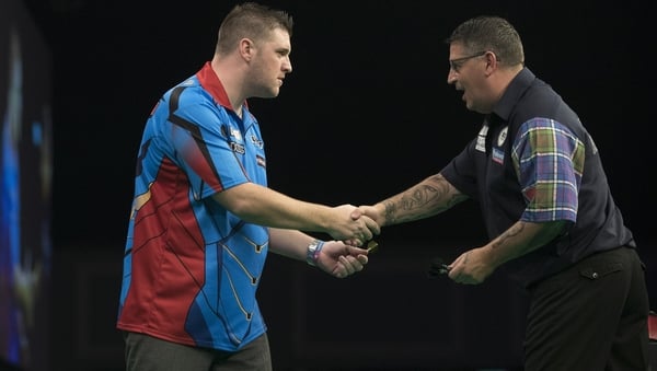 Daryl Gurney eased to a 3-0 win over Gary Anderson