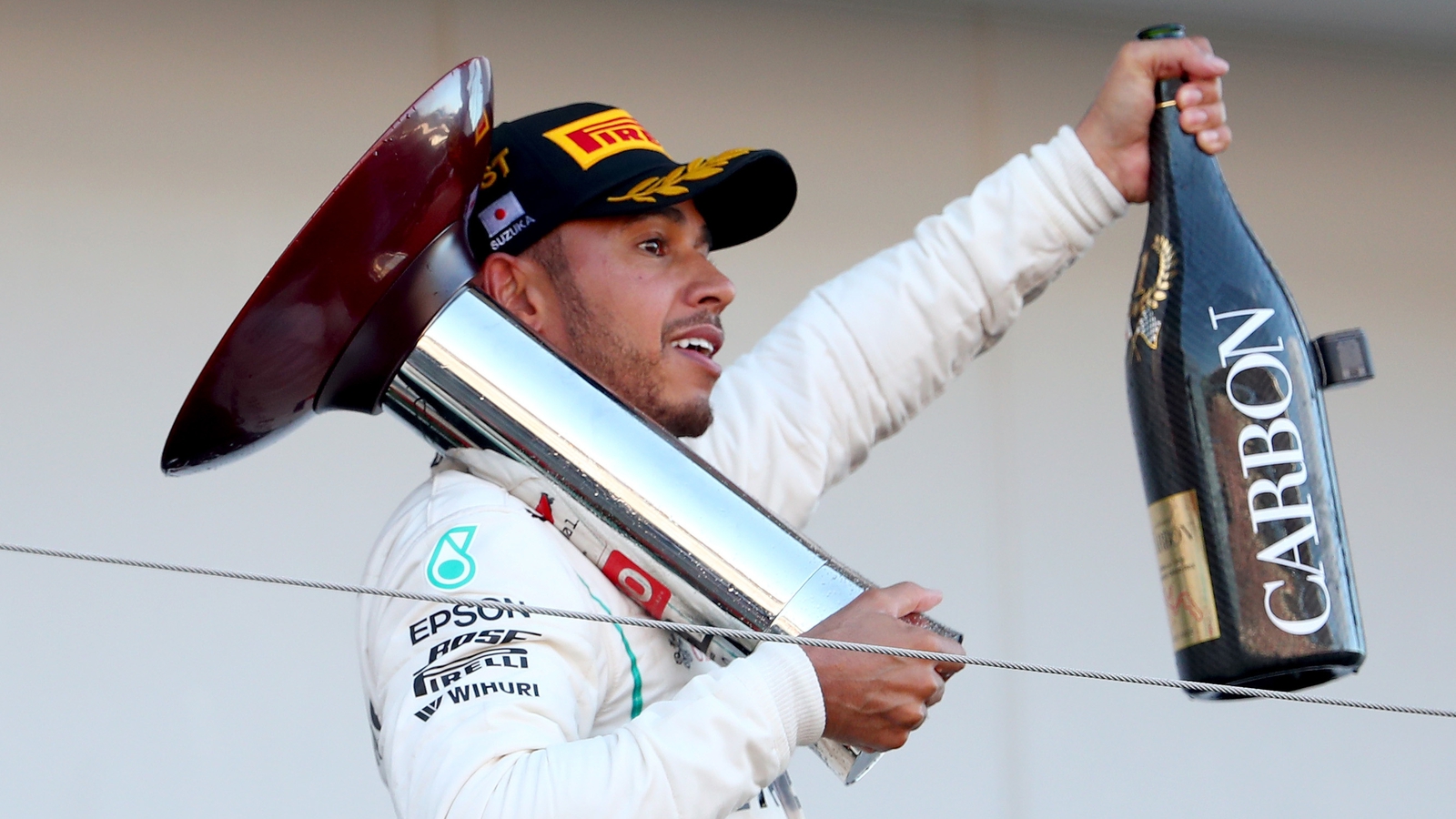 Hamilton wins in Japan and moves closer to F1 title