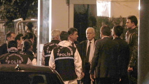 Turkish police enter the Saudi Arabian consulate in Istanbul