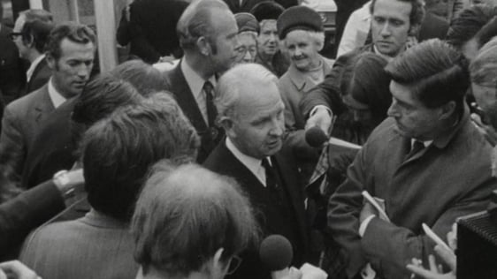 Brian Faulkner speaks to reporters, Belfast (1973)