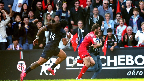 Toulouse's Maxime Médard runs in to score a try v Leinster - 2018 Champions Cup