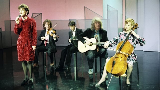 Dé Danann performing on 'The Non Stop Christmas Show' (1988) 
