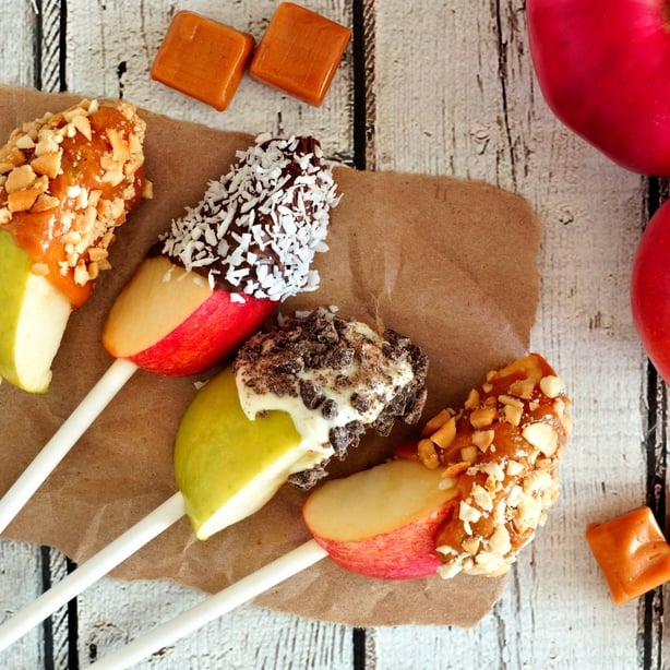 Apple slices with caramel and chocolate