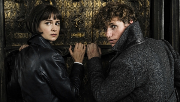Katherine Waterston and Eddie Redmayne in Fantastic Beasts: The Crimes of Grindelwald