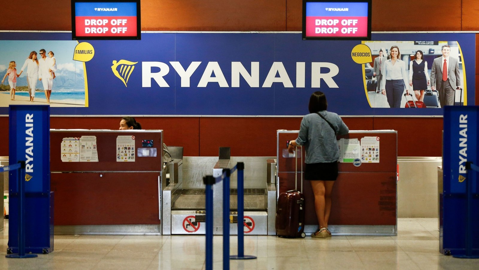 cost of ryanair luggage