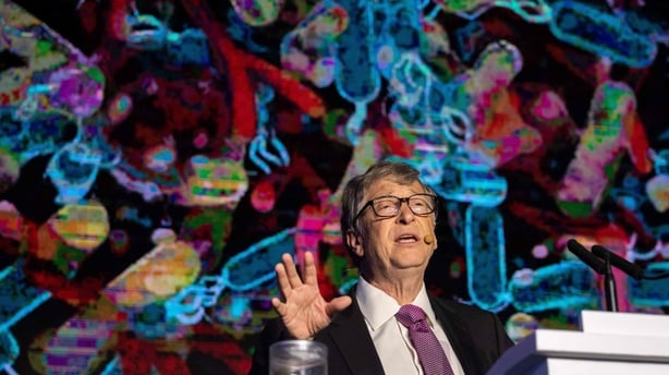 Poop in hand, Bill Gates backs China’s toilet revolution Poop in hand, Bill Gates backs China’s toilet revolution