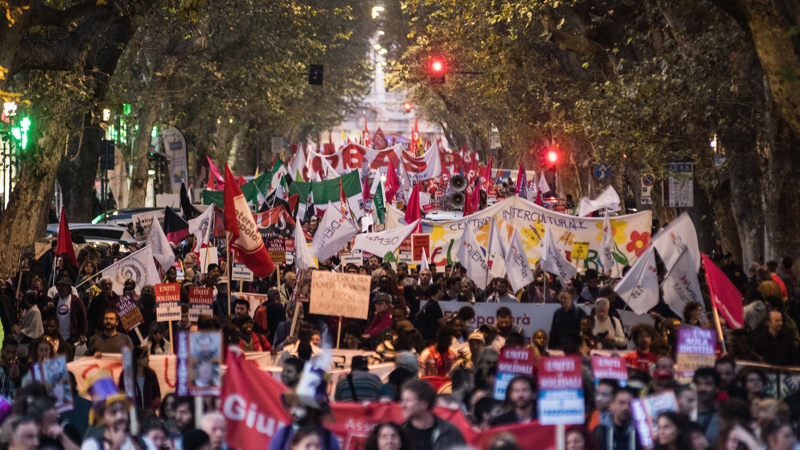 Thousands protest in Rome over 'antimigrant' decree