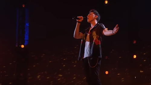 Brendan Murray - Covered REM's ballad Everybody Hurts for his weekend performance