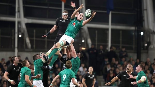 Kieran Read with Devin Toner in the line-out
