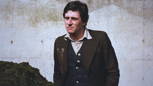 Gabriel Byrne - Wikipedia