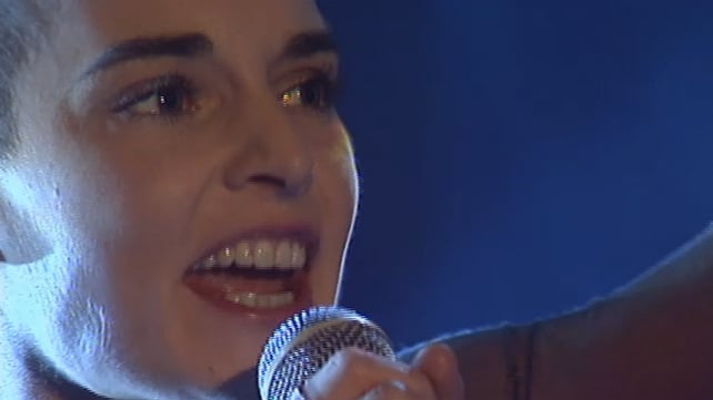 Sinéad O'Connor Performs Chiquitita on The Late Late Show (1998)