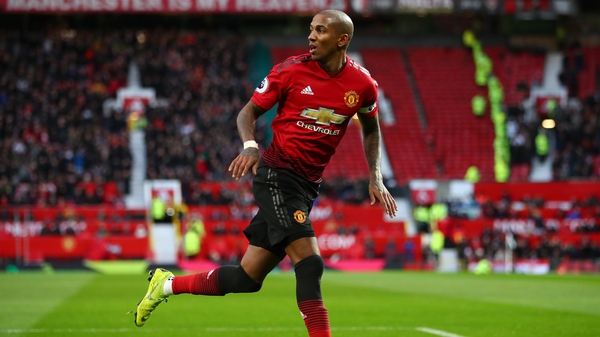 Ashley Young wants to stay with Manchester United