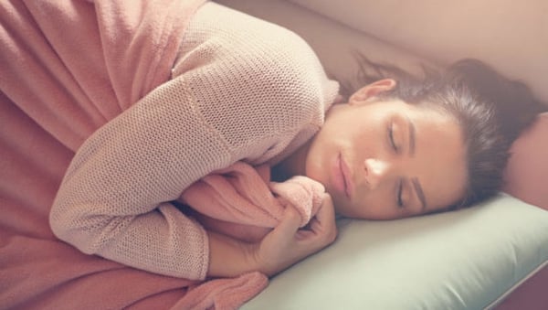 Dr. Claire Hayes, a Consultant Clinical Psychologist and former Clinical Director of Aware, shares her dos and don'ts around sleep.