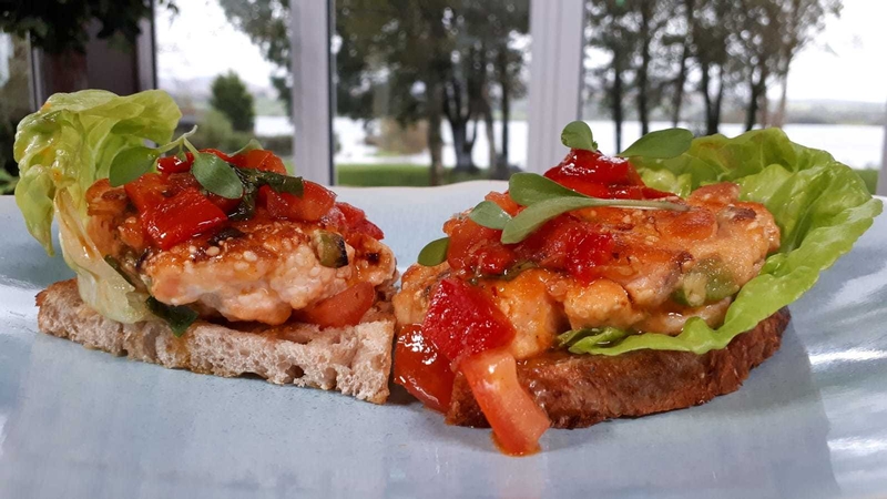 Neven's Salmon Burgers