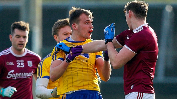 Enda Smith (L) gets to grips with Galway's Thomas Flynn