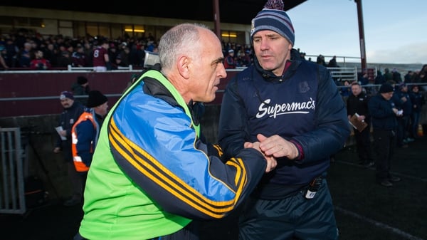 Anthony Cunningham and Kevin Walsh shake hands at full-time