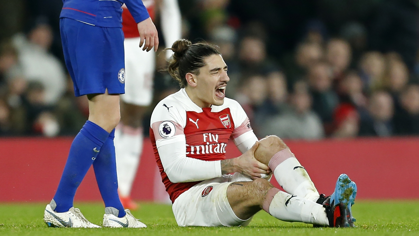 Arsenal's Bellerin out for up to nine months