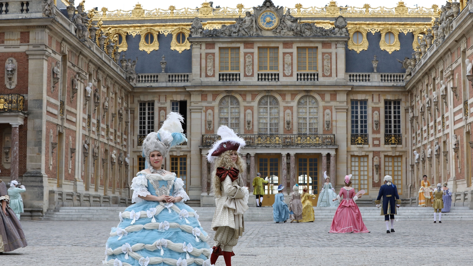 Версаль одежда. Людовик XIV Версаль. Версальский дворец во Франции Людовик 14.