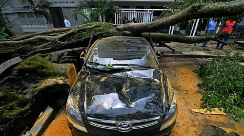 A powerful storm has lashed Rio de Janeiro in Brazil, leaving five people dead
