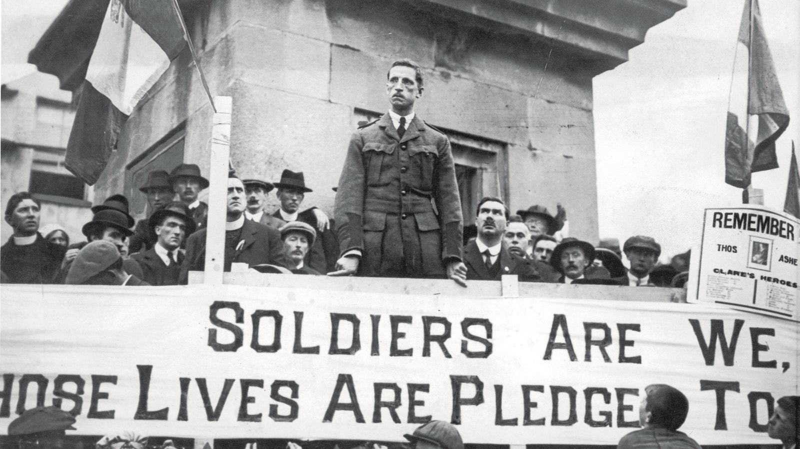 Image - De Valera during the 1917 campaign. The Clare team paraded before matches in the 1917 All-Ireland Football Championship with a banner expressing their support.