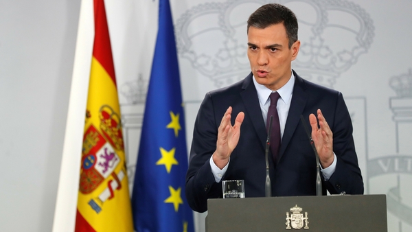 Pedro Sanchez won the vote 167 to 165, with 18 abstentions