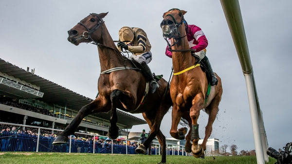 Bellshill (L) won The Unibet Irish Gold Cup on the line from Road to Respect
