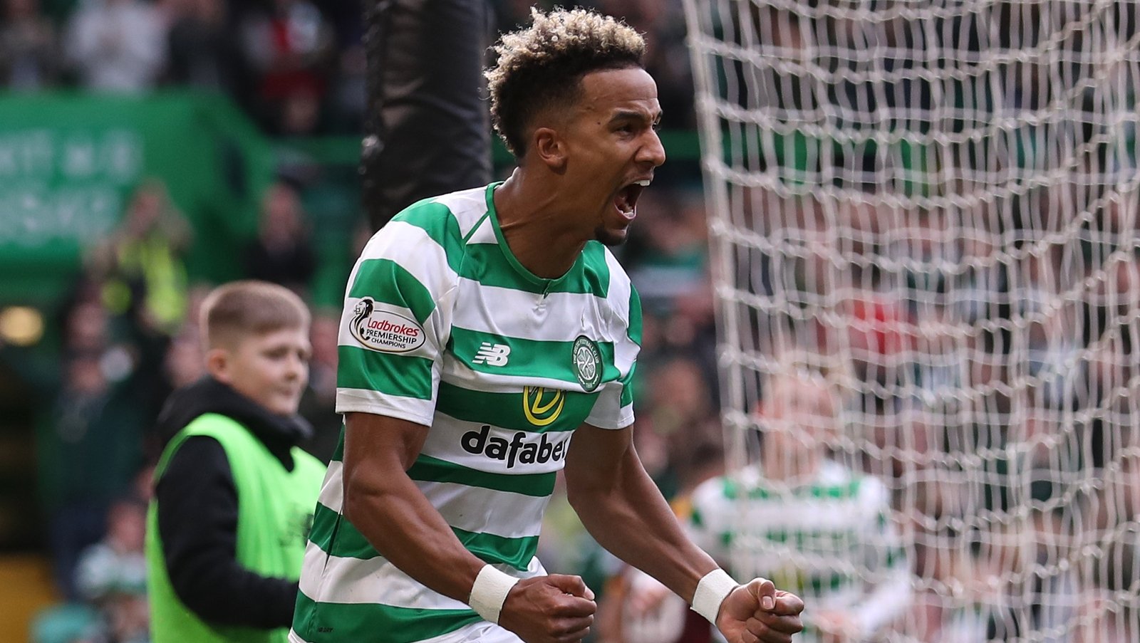 Sinclair leaves Celtic for Preston