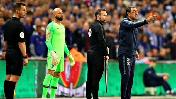 Maurizio Sarri was drawn into a remarkable row with his goalkeeper towards the end of extra-time in the Carabao Cup final