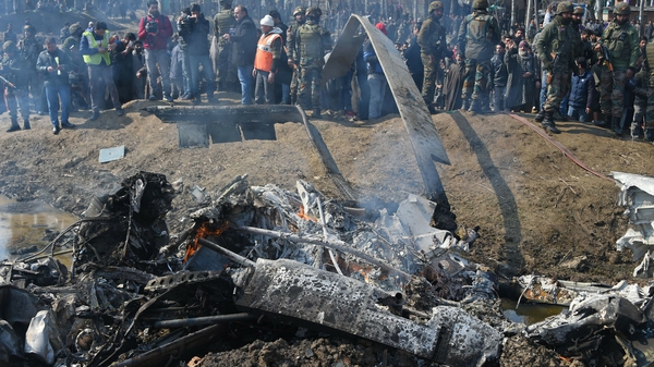 Soldiers and onlookers at the scene of a crashed Indian jet in Kashmir