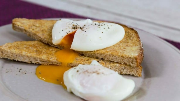 PoachedEggsWithToas