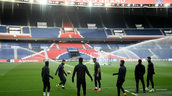 Manchester United players take part in a training session at The Parc des Princes